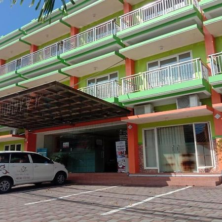 Oyo 90473 Gowin Hotel Кута Экстерьер фото
