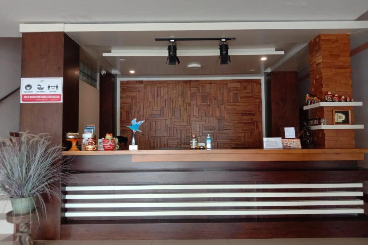 Oyo 90473 Gowin Hotel Кута Экстерьер фото