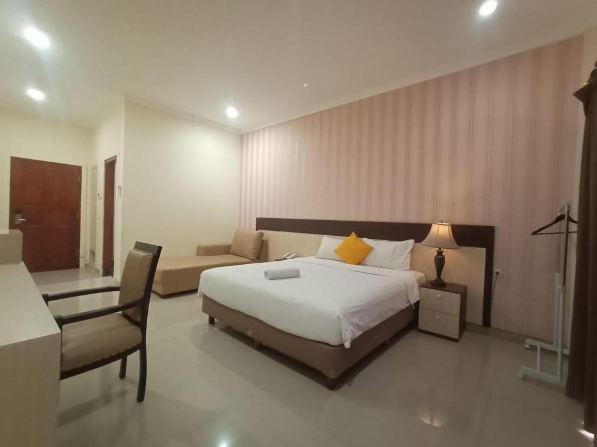 Oyo 90473 Gowin Hotel Кута Экстерьер фото