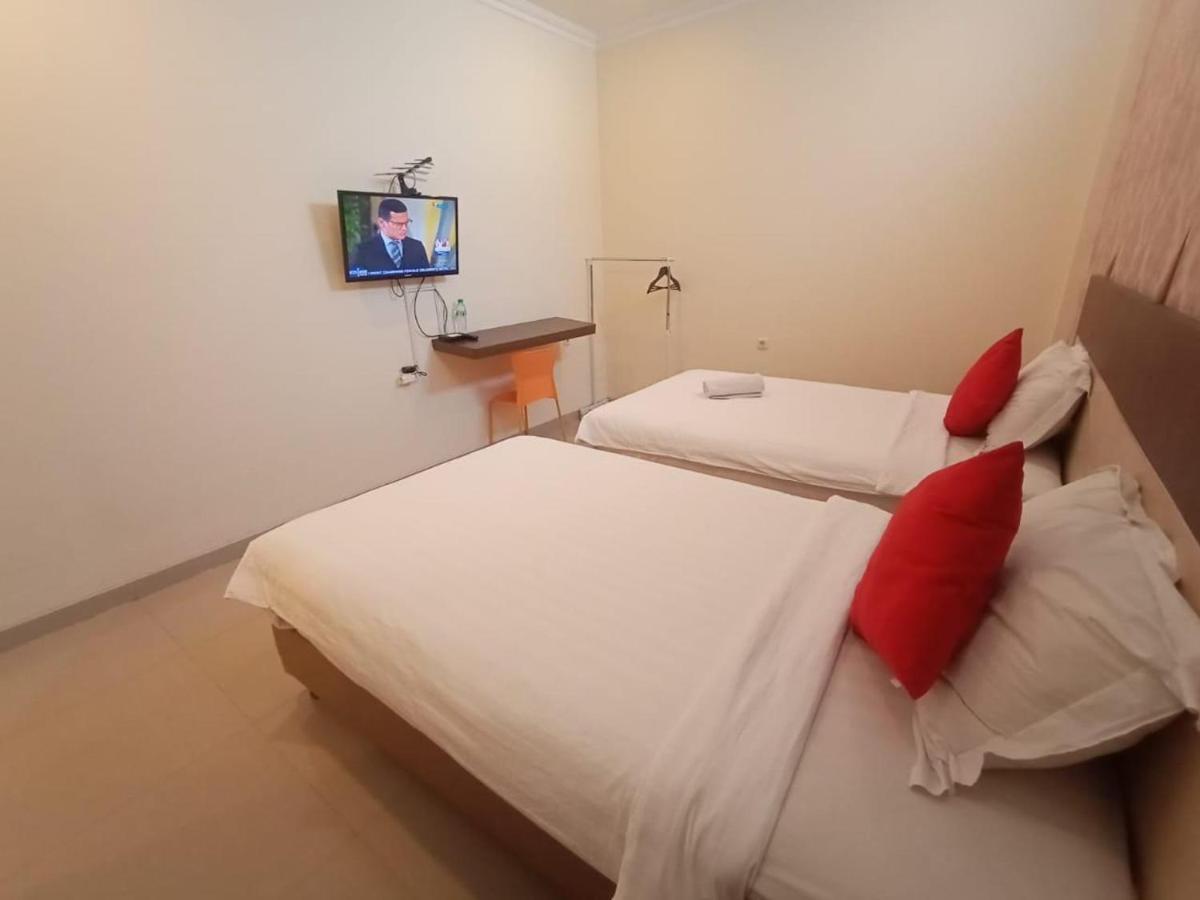 Oyo 90473 Gowin Hotel Кута Экстерьер фото
