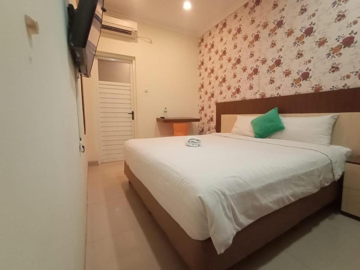 Oyo 90473 Gowin Hotel Кута Экстерьер фото