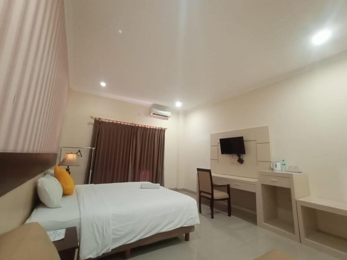 Oyo 90473 Gowin Hotel Кута Экстерьер фото