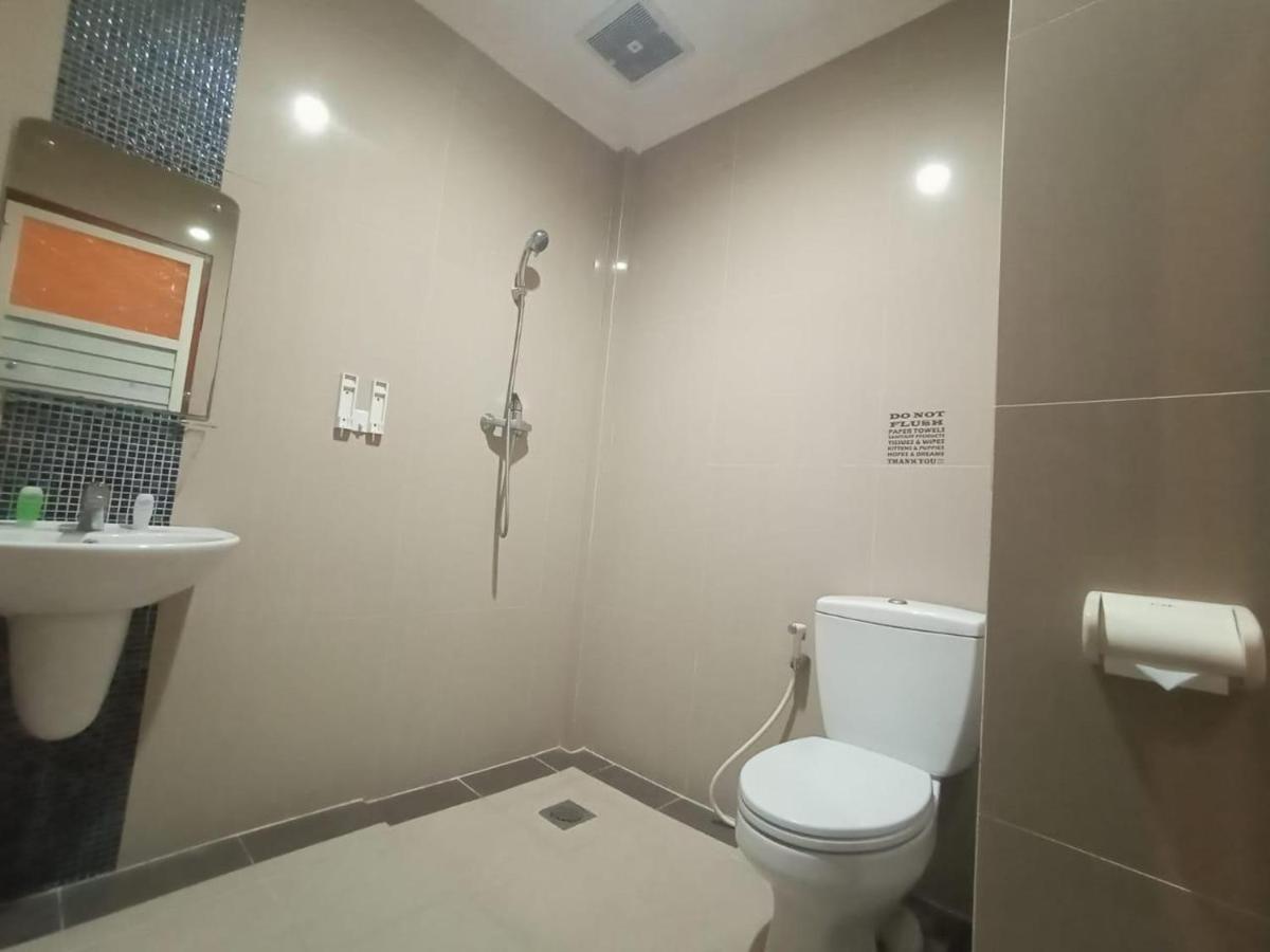 Oyo 90473 Gowin Hotel Кута Экстерьер фото
