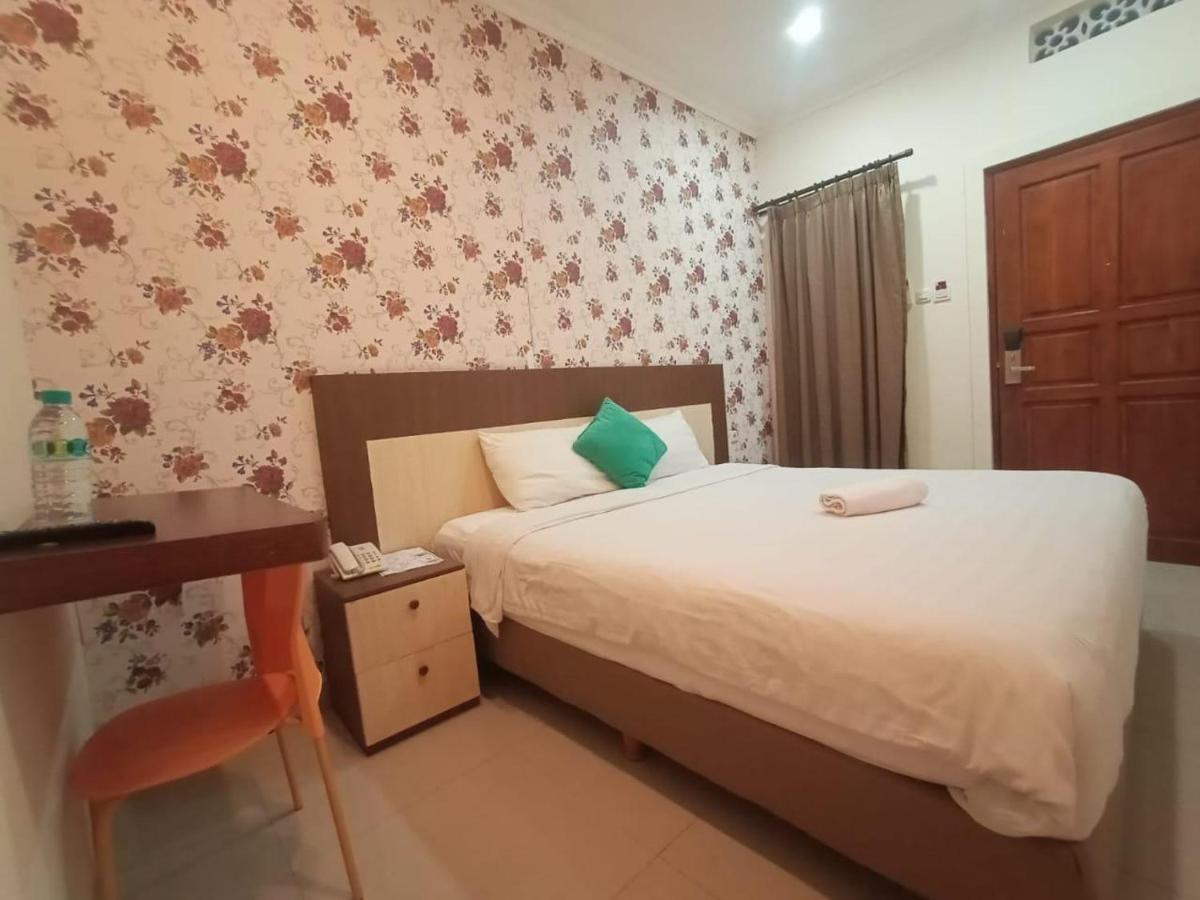 Oyo 90473 Gowin Hotel Кута Экстерьер фото