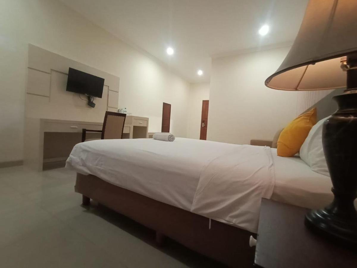 Oyo 90473 Gowin Hotel Кута Экстерьер фото