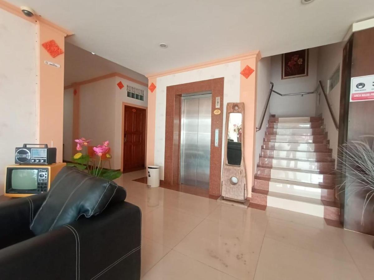 Oyo 90473 Gowin Hotel Кута Экстерьер фото