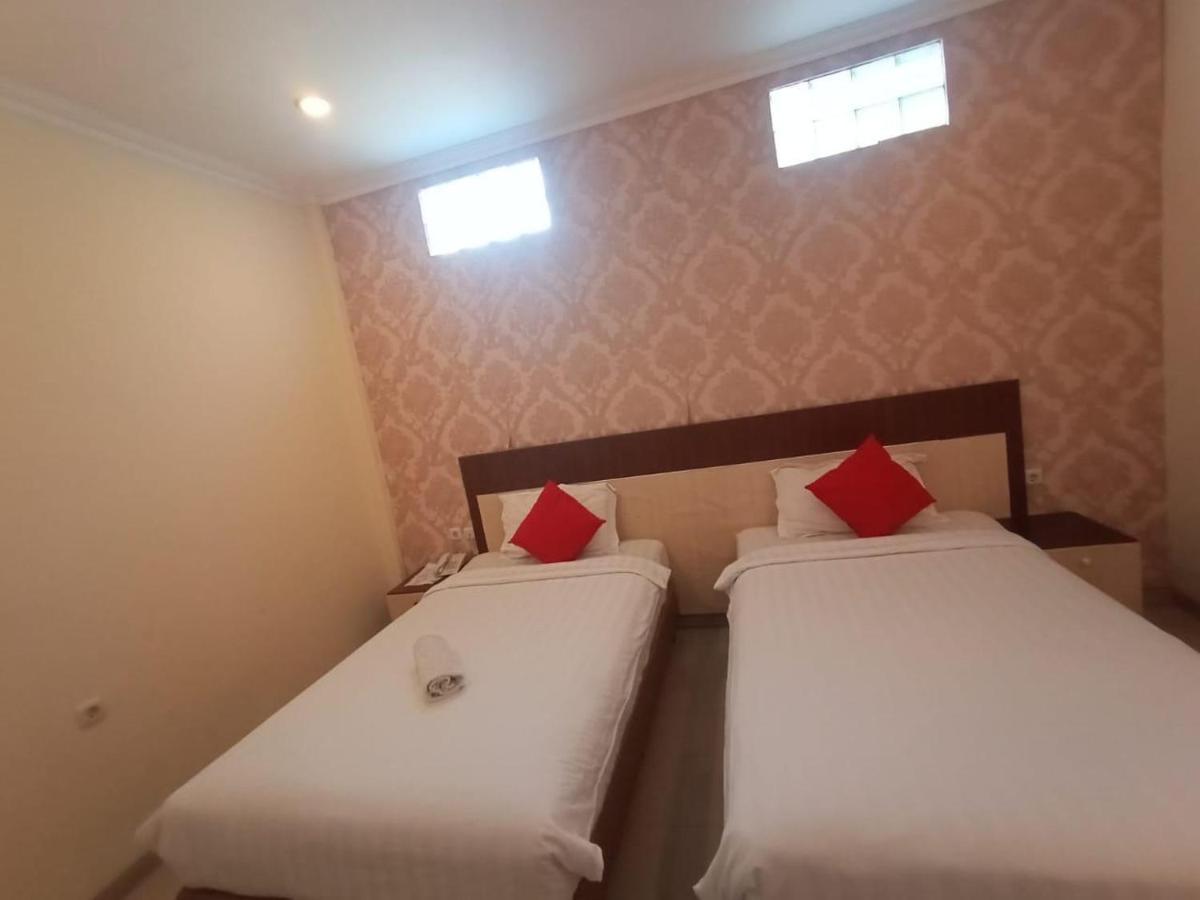 Oyo 90473 Gowin Hotel Кута Экстерьер фото