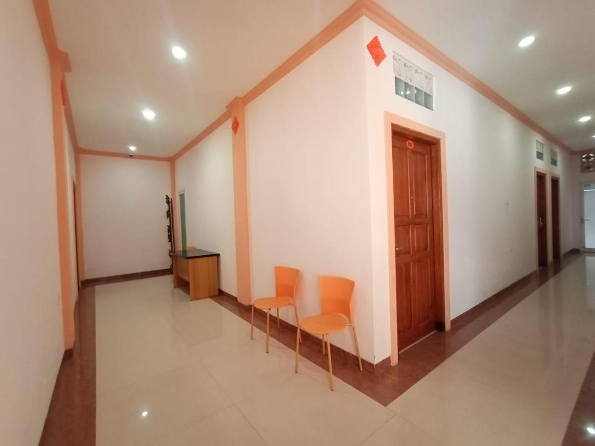Oyo 90473 Gowin Hotel Кута Экстерьер фото