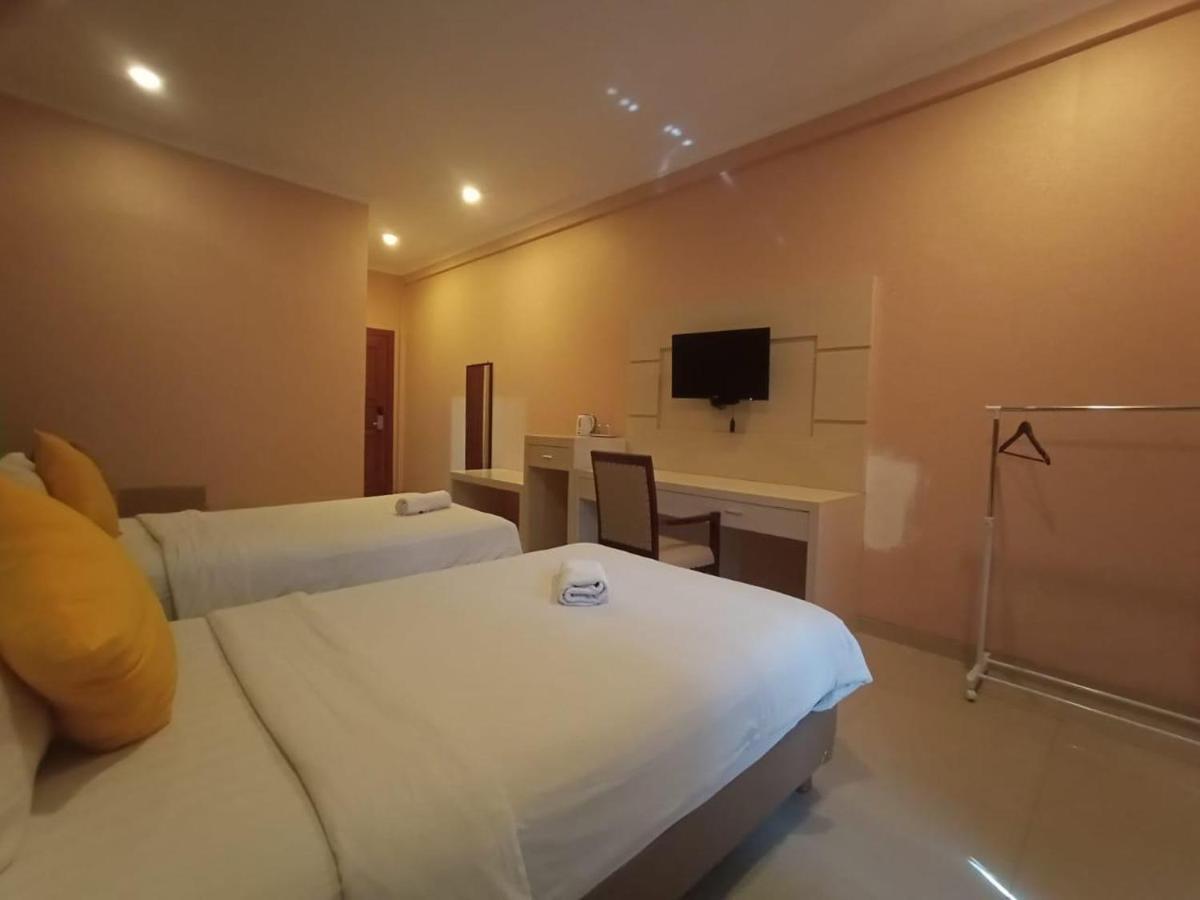 Oyo 90473 Gowin Hotel Кута Экстерьер фото