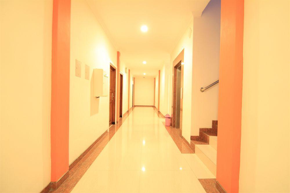 Oyo 90473 Gowin Hotel Кута Экстерьер фото