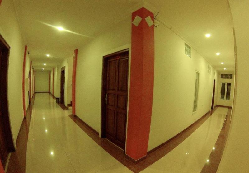 Oyo 90473 Gowin Hotel Кута Экстерьер фото