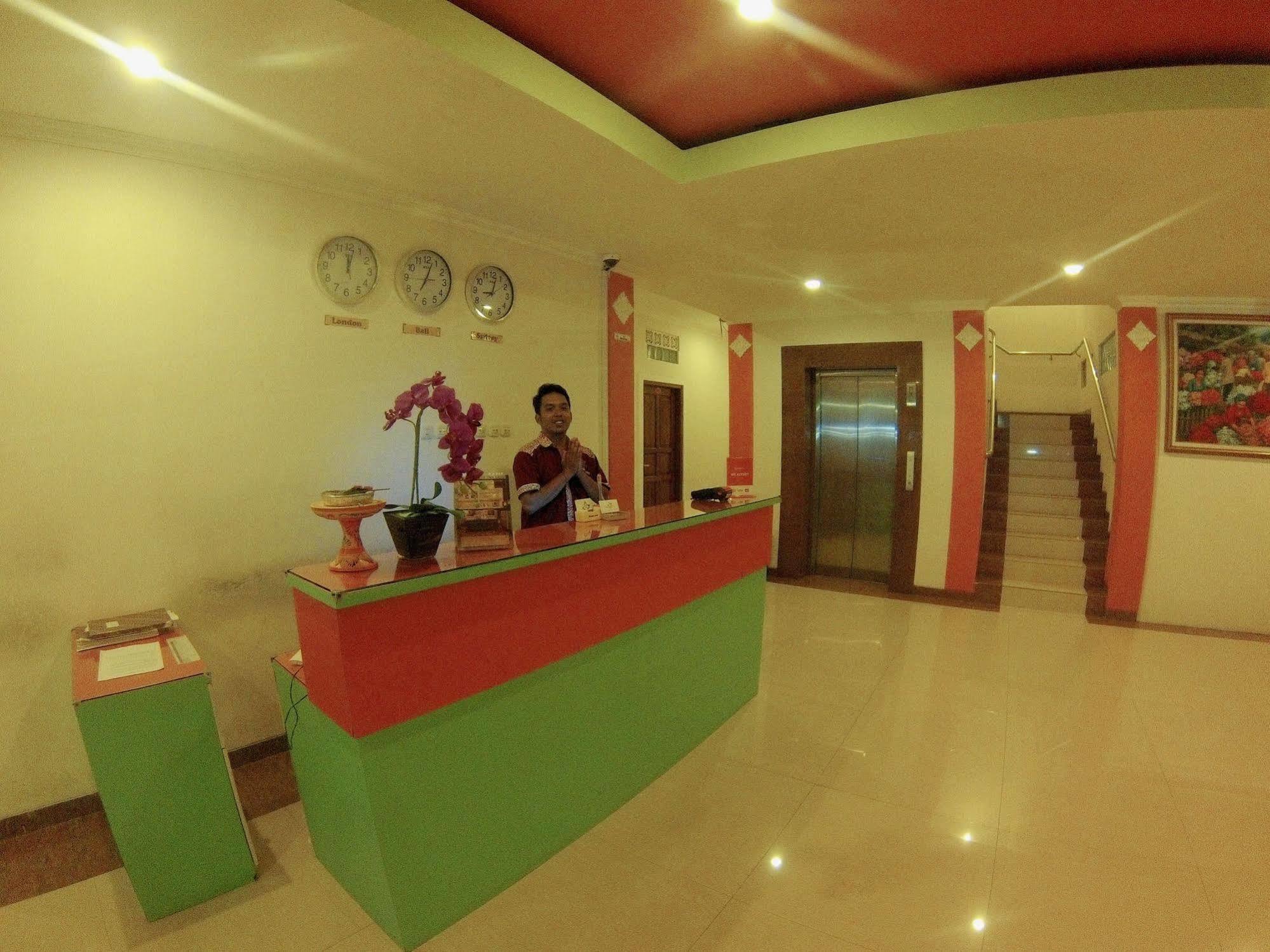 Oyo 90473 Gowin Hotel Кута Экстерьер фото